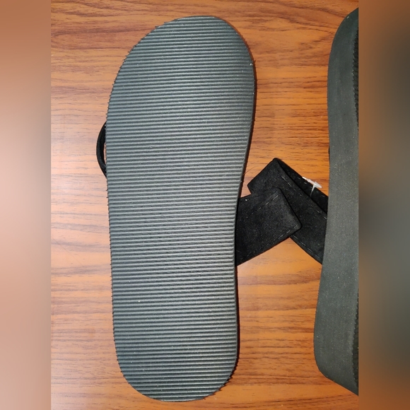 ***NWT UPC  Suede Rhinestone Flower Flip Flops( 1ST picture copy rest are mine) - Picture 5 of 6